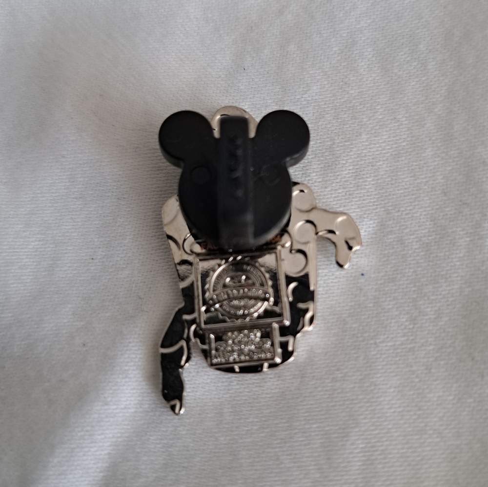 Disney Pins - Picture 3 of 5